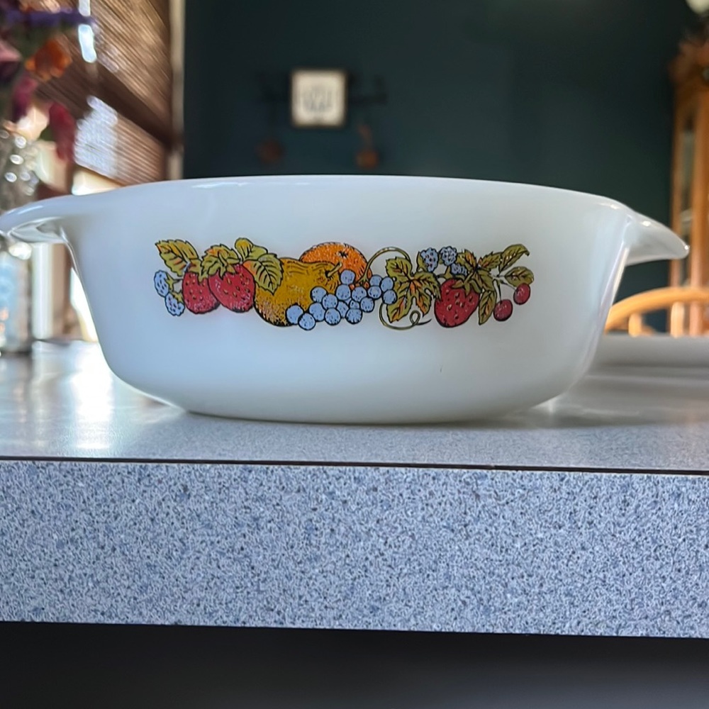 Anchor Hocking 2qt casserole “fruit design” bowl